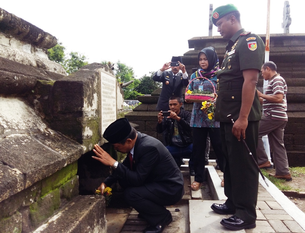 Wabup Ziarah Makam Sultan Hasanuddin Dalam Rangka Hari Juang Kartika