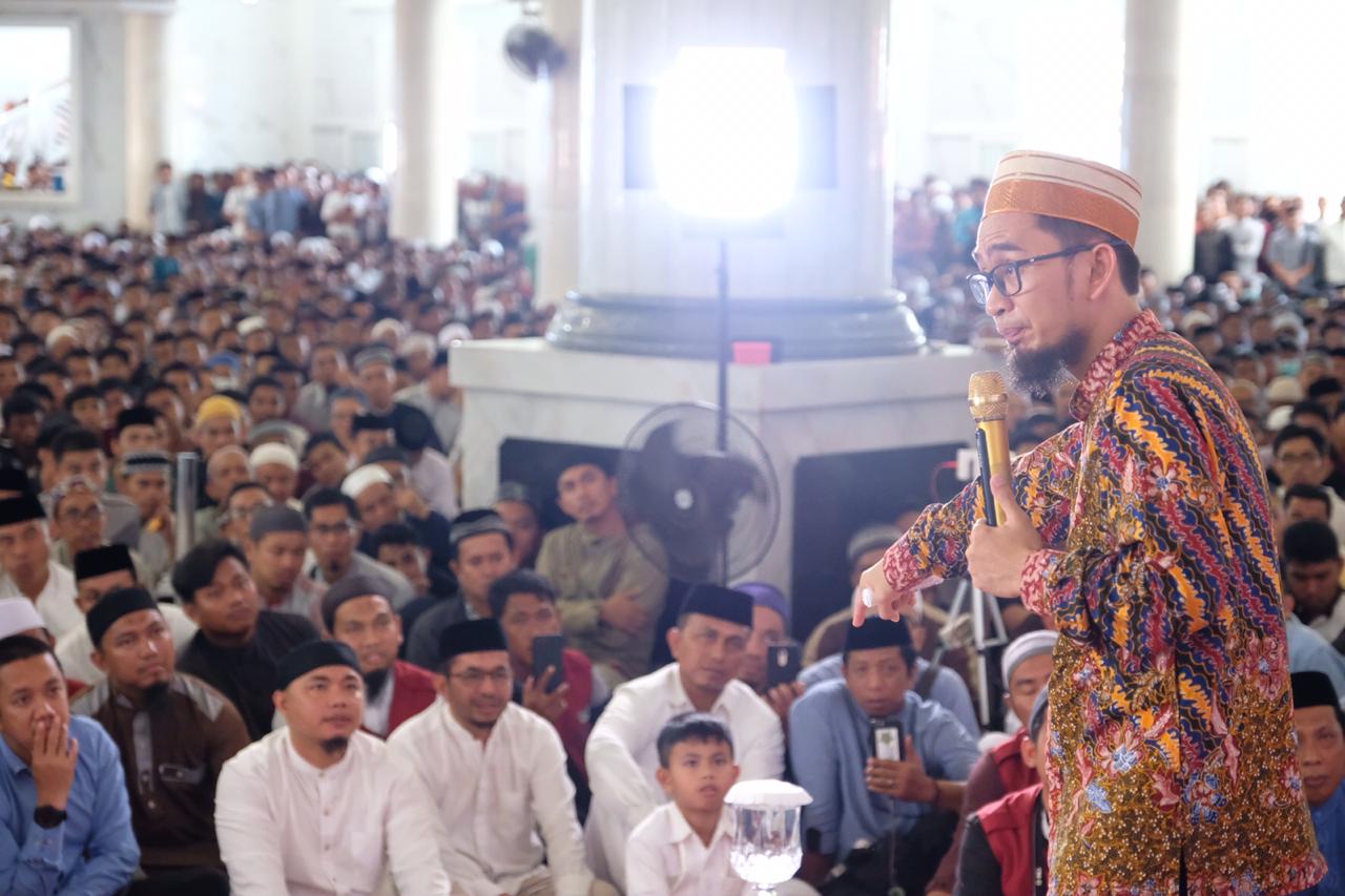 Ribuan Jamaah Padati Tabligh Akbar Ustad Adi Hidayat di Kabupaten Gowa
