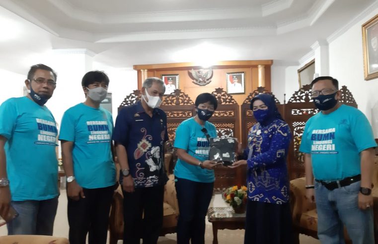 Pj Sekkab Gowa Terima Bantuan 1500 Pcs Masker Dari PT IKI