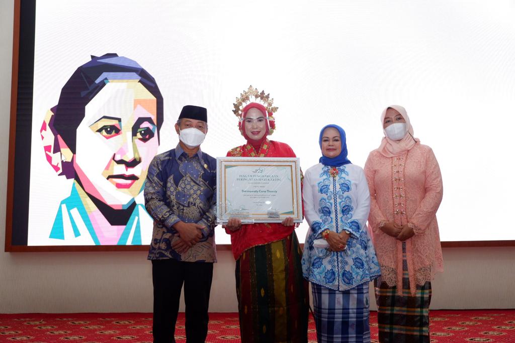 Mengabdi Selama 13 Tahun, Nakes di Gowa Terima Penghargaan dari Oase Kabinet Indonesia Maju