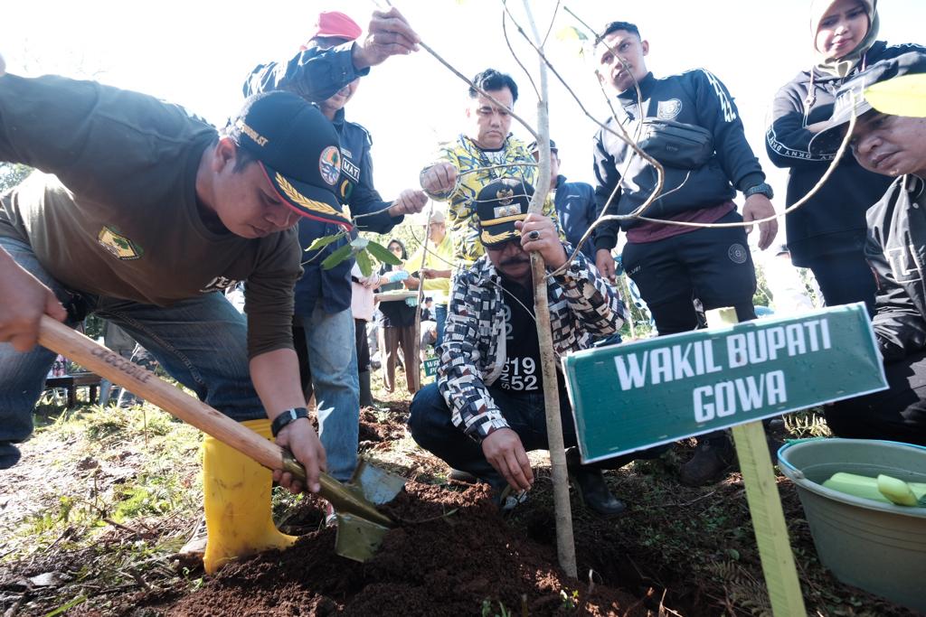 Sasar Lahan Kritis, Pemkab Gowa Kembali Tanam 4.000 Bibit Pohon di Tombolopao 