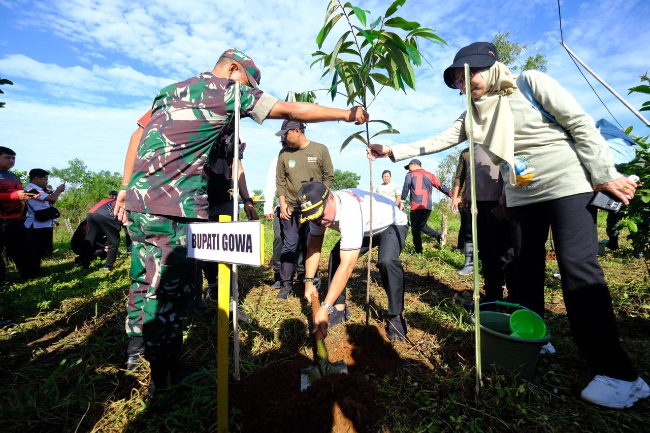 Peringati Hari Lingkungan Hidup Sedunia, Pemkab Gowa Tanam 1.000 Pohon di Lahan Kritis