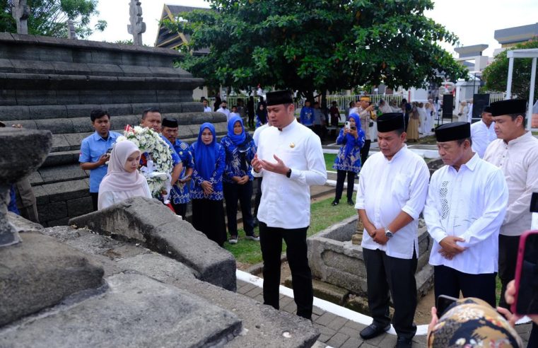 Hargai Jasa Pahlawan, Pemkab Gowa Lakukan Ziarah Makam 