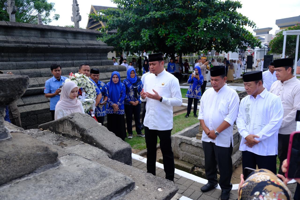 Hargai Jasa Pahlawan, Pemkab Gowa Lakukan Ziarah Makam 