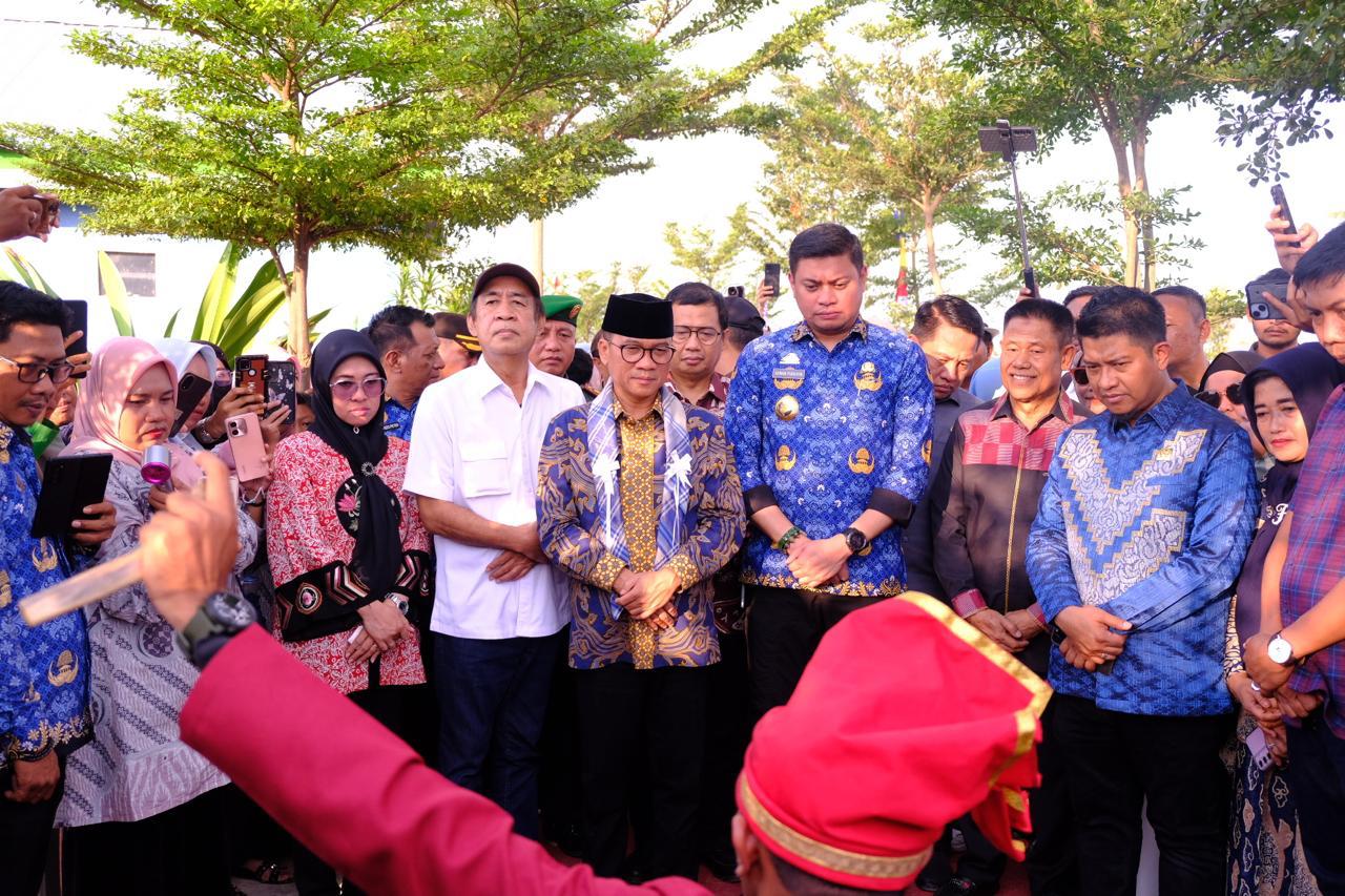 Berkunjung Ke Gowa, Menteri Desa dan PDT Puji Inovasi Kampung Rewako Biringala “Kareba”