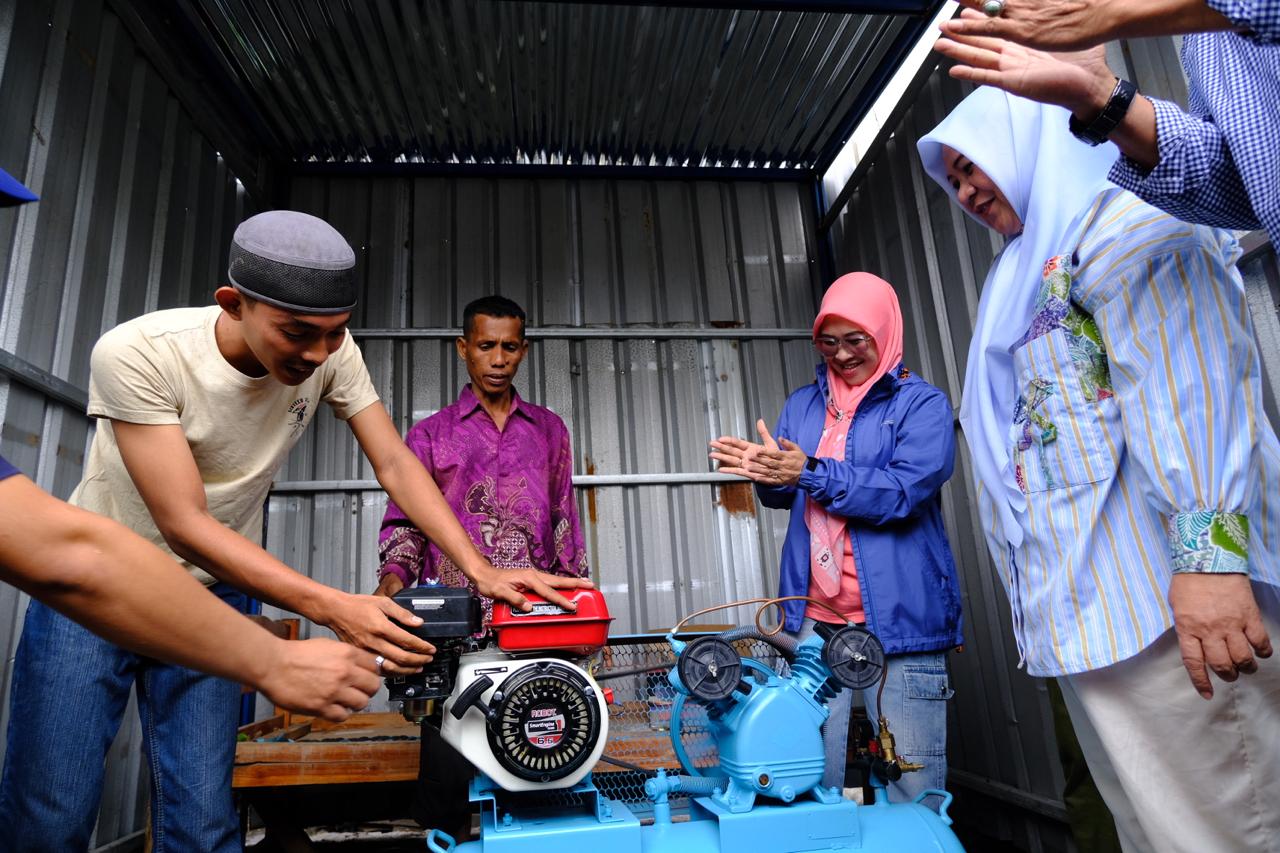 Kunjungi Masyarakat Miskin Ekstrem, Bupati Gowa Serahkan Berbagai Bantuan