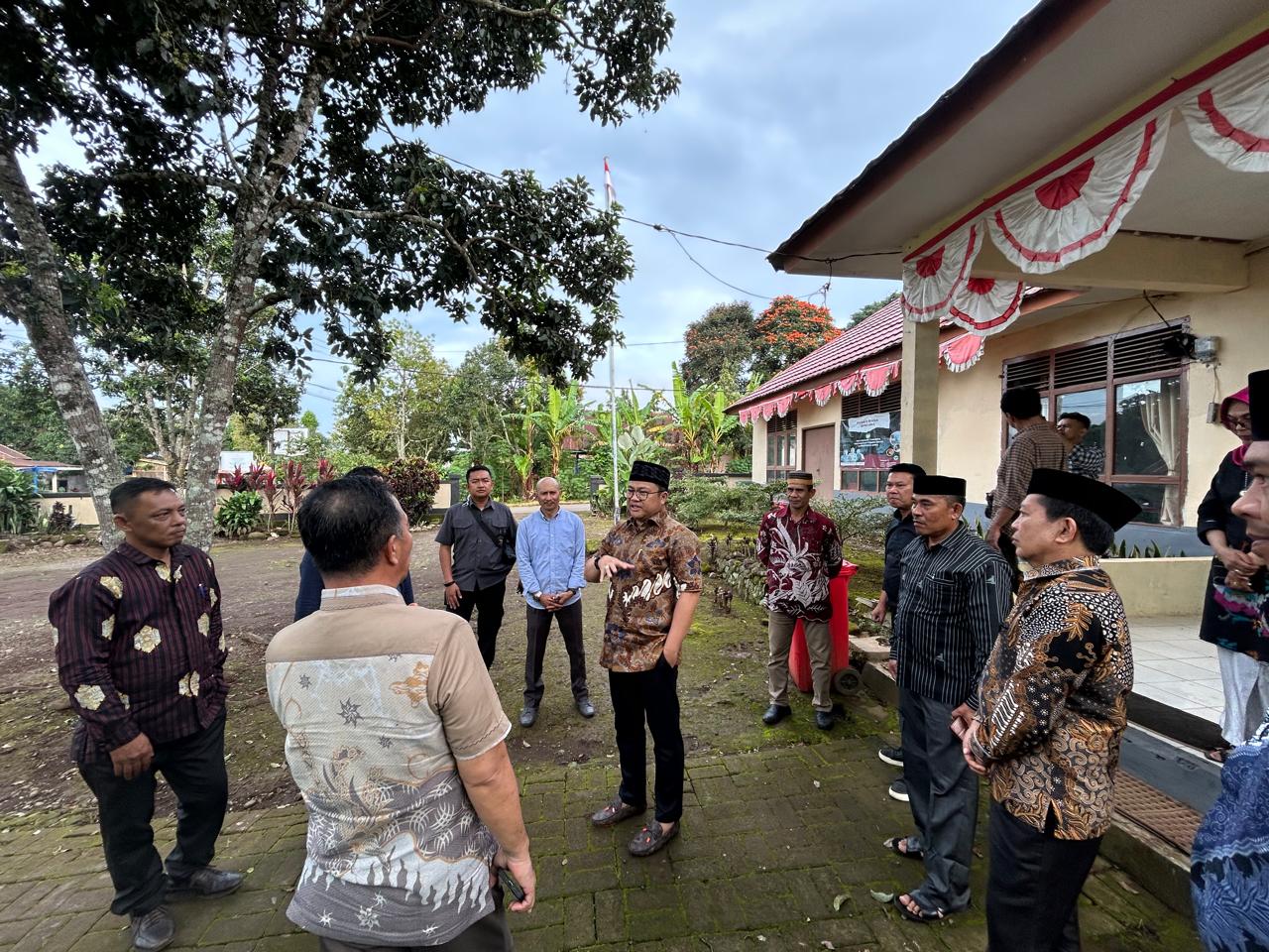 Tinjau Puskesmas dan Kantor Lurah Tamaona, Darmawangsyah Tekankan Pelayanan Maksimal
