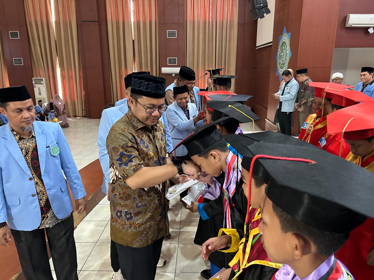 Darmawangsyah Sebut Wisuda Santri Bantu Sukseskan Bebas Buta Aksara Al-Qur’an di Gowa