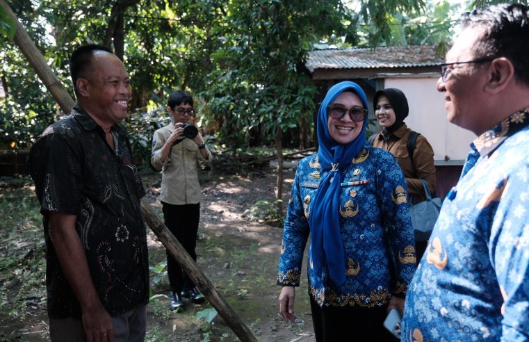 Bupati Gowa Beri Bantuan Bedah Rumah ke Keluarga Miskin Ekstrem di Barombong