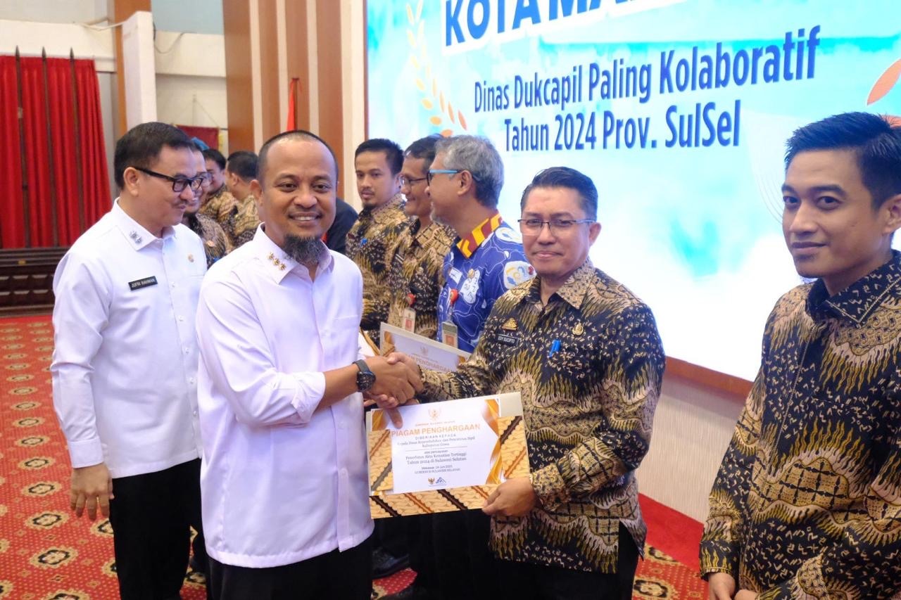Terima Penghargaan Gubernur Sulsel, Disdukcapil Gowa Aktif Catat Akta Kematian Warga
