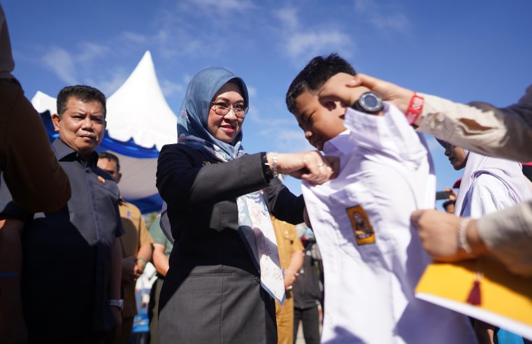 Wujudkan Program Prioritas, Hati Damai Mulai Salurkan Seragam Sekolah Gratis Bagi Siswa SD dan SMP