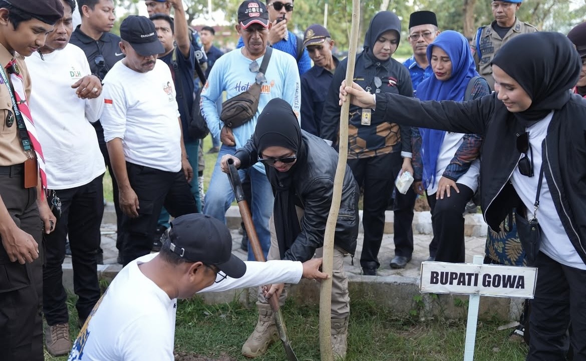 Peringati Hari Bumi, Pemkab Gowa Lakukan Penanaman Pohon di Buper Cadika