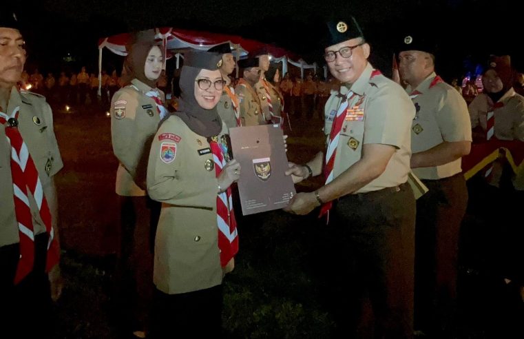 Berkontribusi Terhadap Pramuka, Bupati Gowa Dianugerahi Lencana Darma Bakti dari Kwarnas