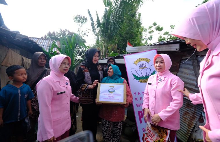 PKK dan Bhayangkari Gowa Kunjungi Warga Miskin Ekstrem di Pallangga