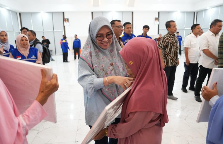 Pemkab Gowa Salurkan Bantuan Kemensos RI untuk Warga Terdampak Angin Kencang