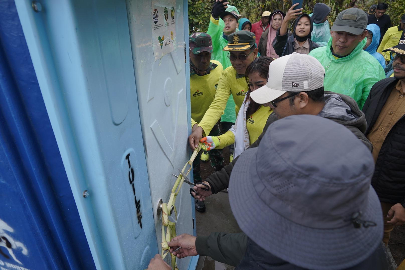Wabup Gowa Ajak Komunitas Pencinta Alam Bersih-bersih Sekitaran Gunung Bawakaraeng