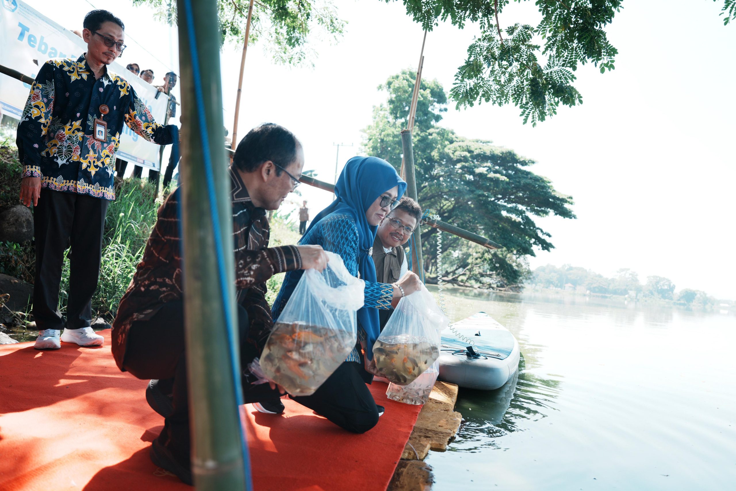 Bupati Husniah Sambut Baik Program Kemendikdasmen Tebar Benih Ikan di Gowa