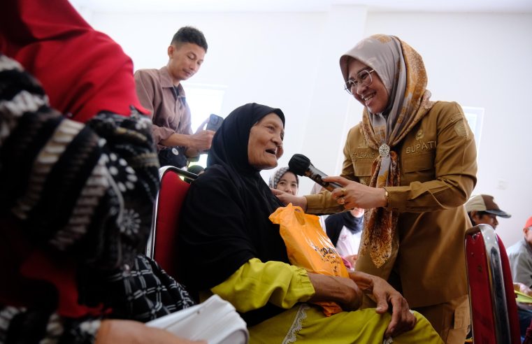 Bupati Gowa Distribusikan Kartu PKH dan Sembako untuk Warga di Lima Kecamatan