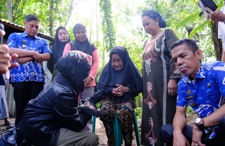 Lakukan Jumat Berbagi, Bupati Gowa Kunjungi Warga Miskin Ekstrem dan Beri Bantuan ke Masjid