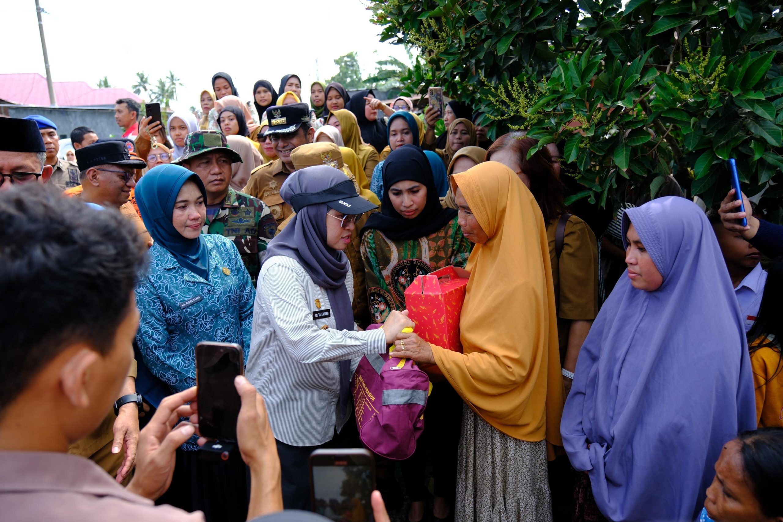 Bupati Gowa Turun Langsung Tinjau Warga Terdampak Angin Puting Beliung