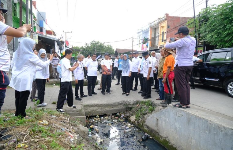 Respon Keluhan Masyarakat, Bupati Gowa Turun Langsung Tinjau Drainase di Jalan Swadaya