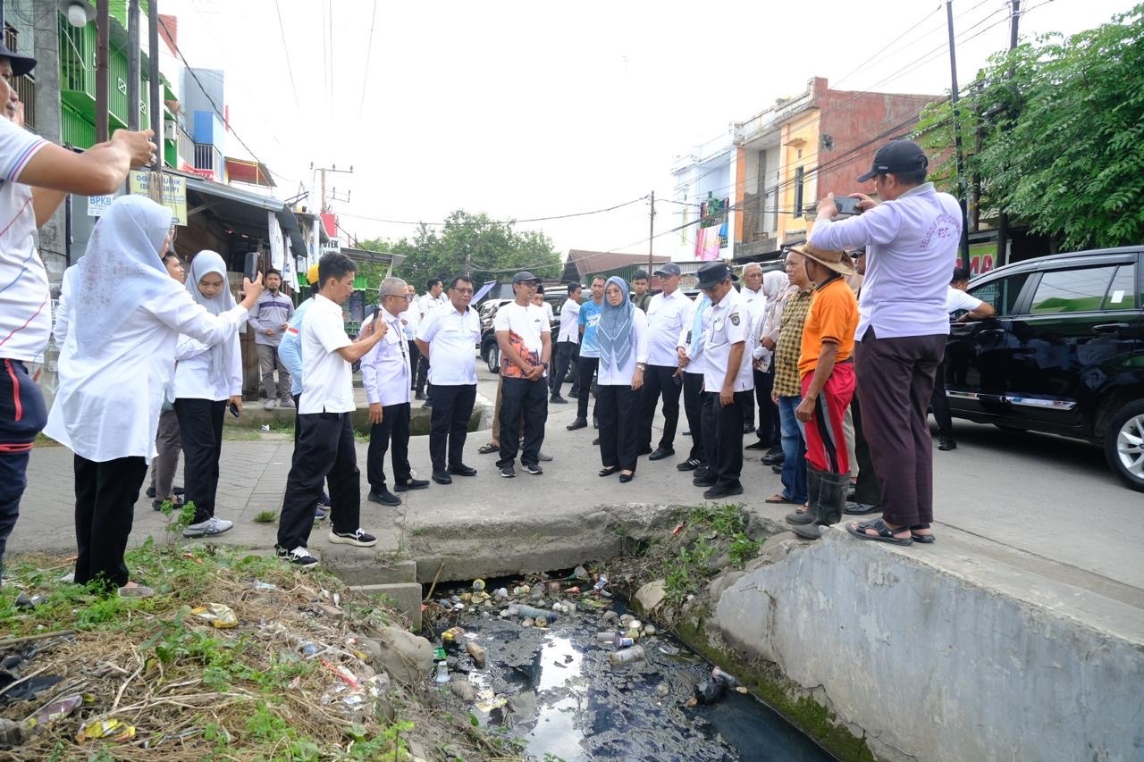 Respon Keluhan Masyarakat, Bupati Gowa Turun Langsung Tinjau Drainase di Jalan Swadaya