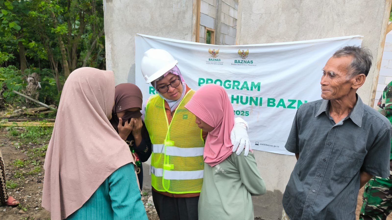 Komitmen Tuntaskan KME, Bupati dan Baznas Gowa Kembali Salurkan Bantuan