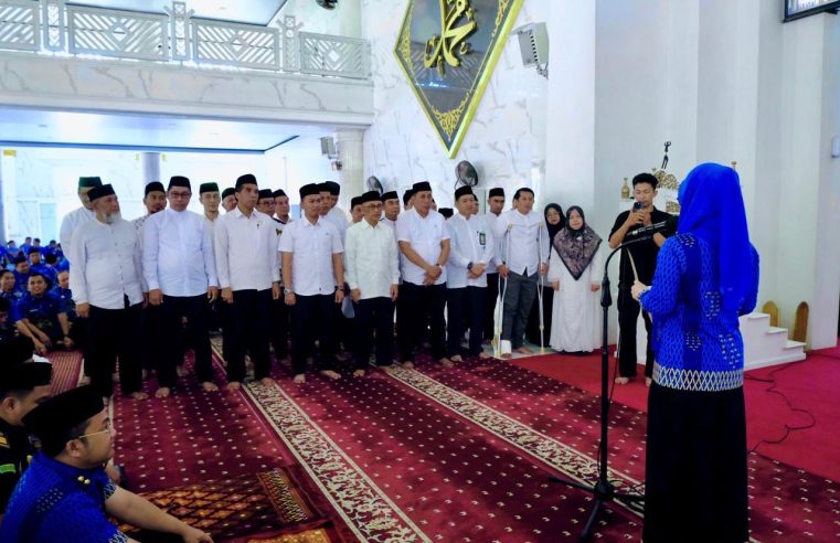 Kukuhkan Pengurus Baru, Bupati Talenrang Harap Masjid Agung Jadi Pusat Keagamaan