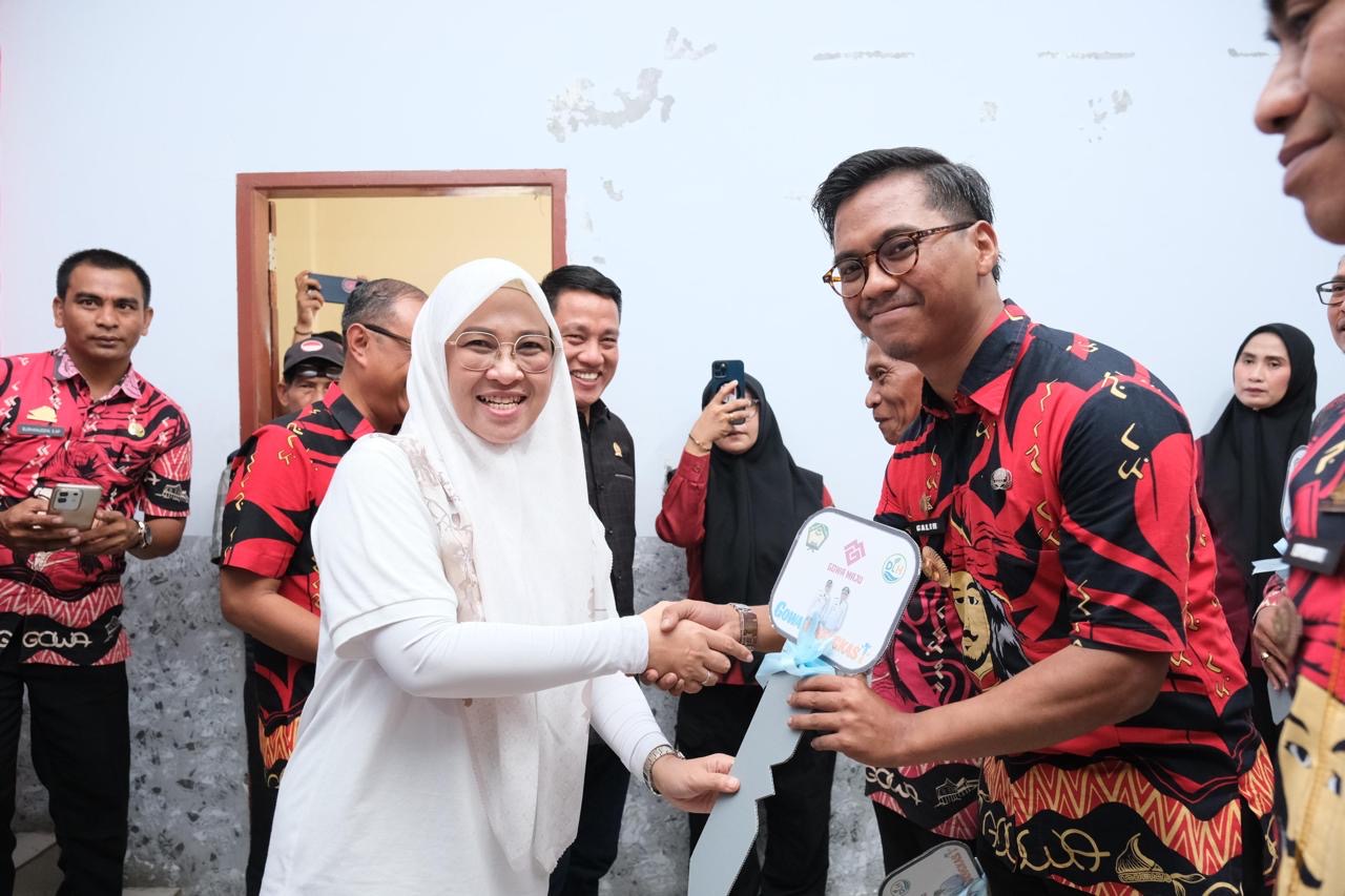 Tingkatkan Layanan Kebersihan di Somba Opu, Pemkab Gowa Serahkan Motor Sampah ke 14 Kelurahan