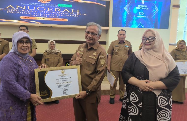 Keterbukaan Pelayanan Informasi Publik Pemkab Gowa Terima Penghargaan KIP