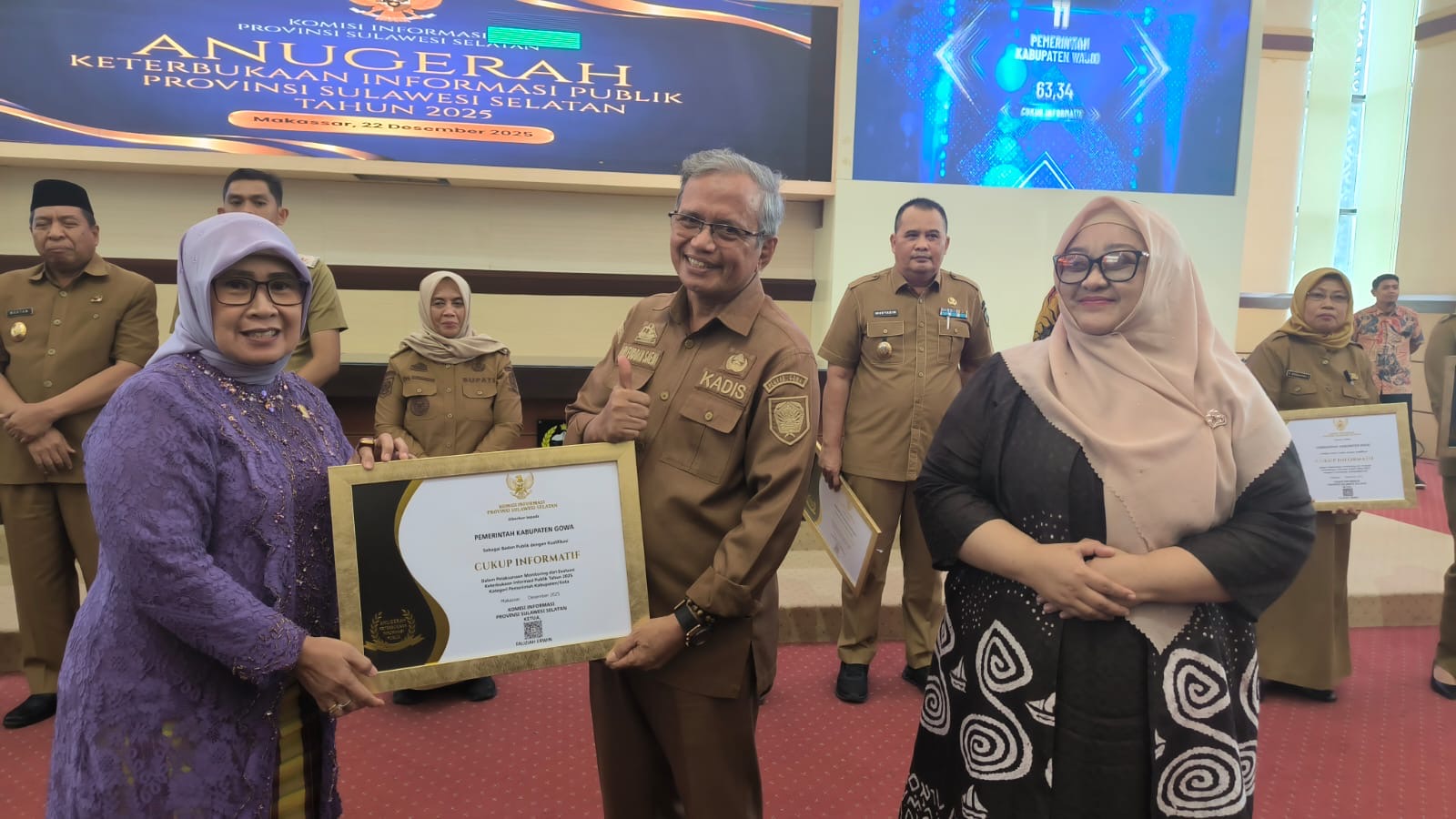 Keterbukaan Pelayanan Informasi Publik Pemkab Gowa Terima Penghargaan KIP