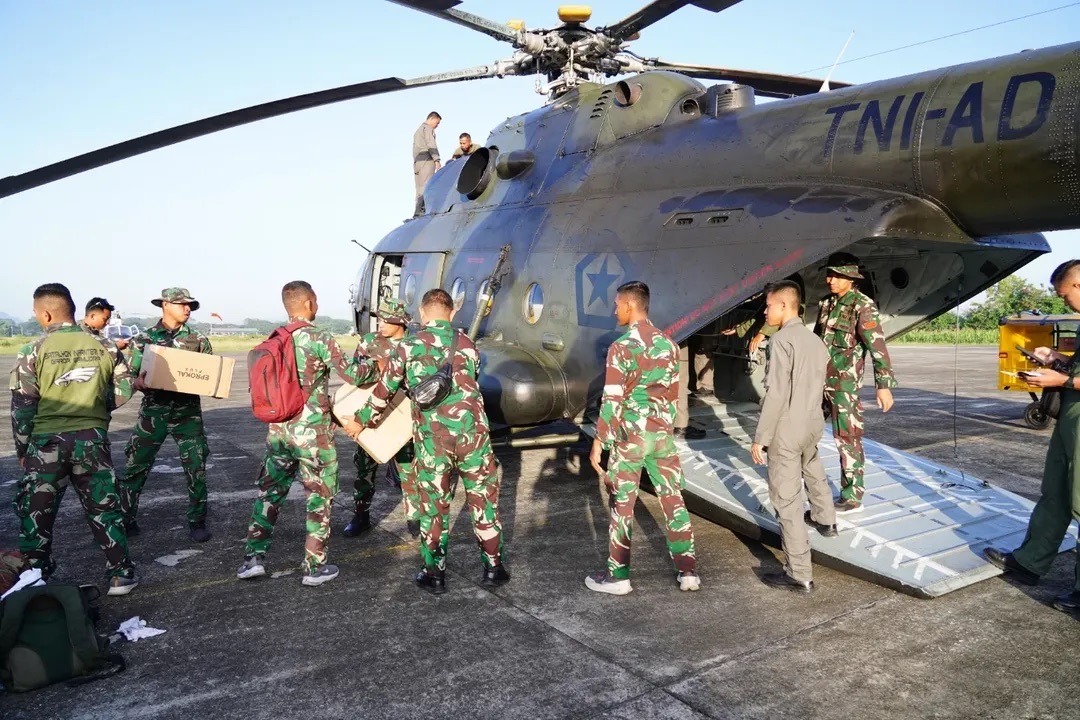 Jalur Darat Terputus, Kota Langsa Terima Bantuan 1,5 Ton via Helikopter