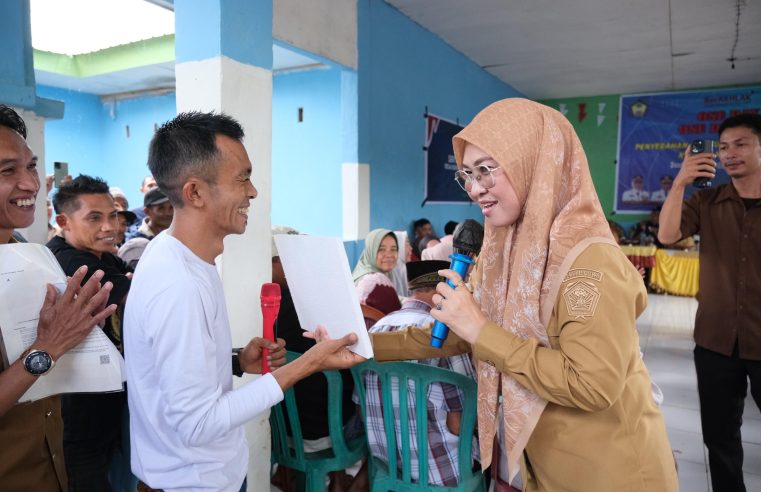 Bupati Gowa Serahkan 720 Sertipikat Redistribusi Tanah di Kecamatan Biringbulu