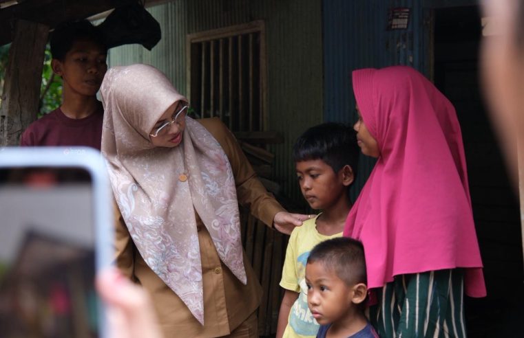 Bupati Gowa Kembali Turun Langsung Bantu Masyarakat Miskin Ekstrem di Pattallassang