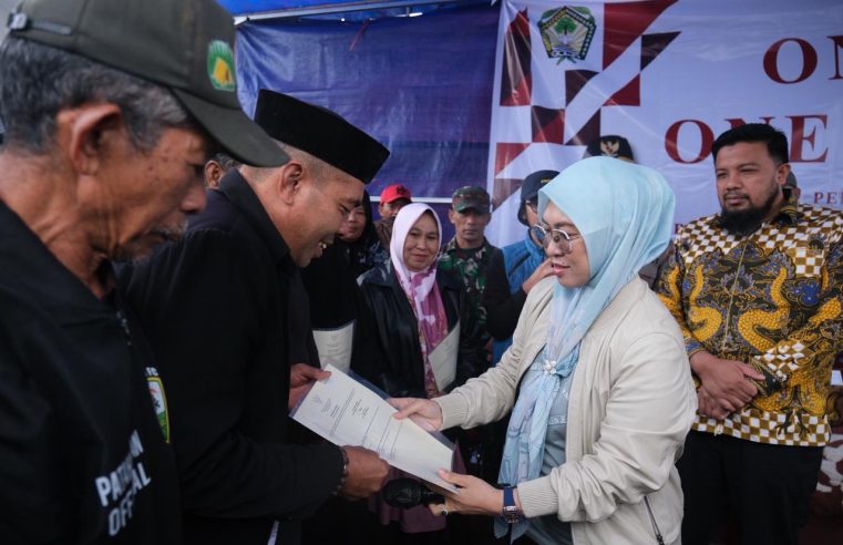 Perkuat Kepastian Hukum, Pemkab Gowa Bagikan 3.608 Sertifikat PTSL Kepada Masyarakat Tinggimoncong