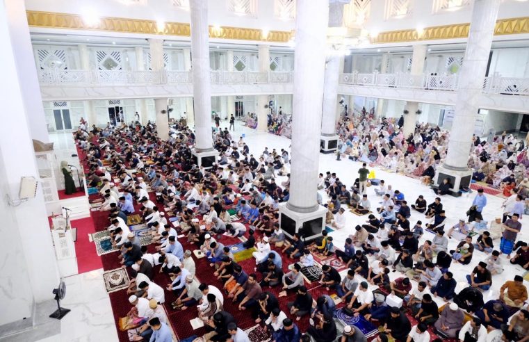 Tarawih Pertama, Bupati Talenrang Ajak Masyarakat Perkuat Semangat Gowa Bersama