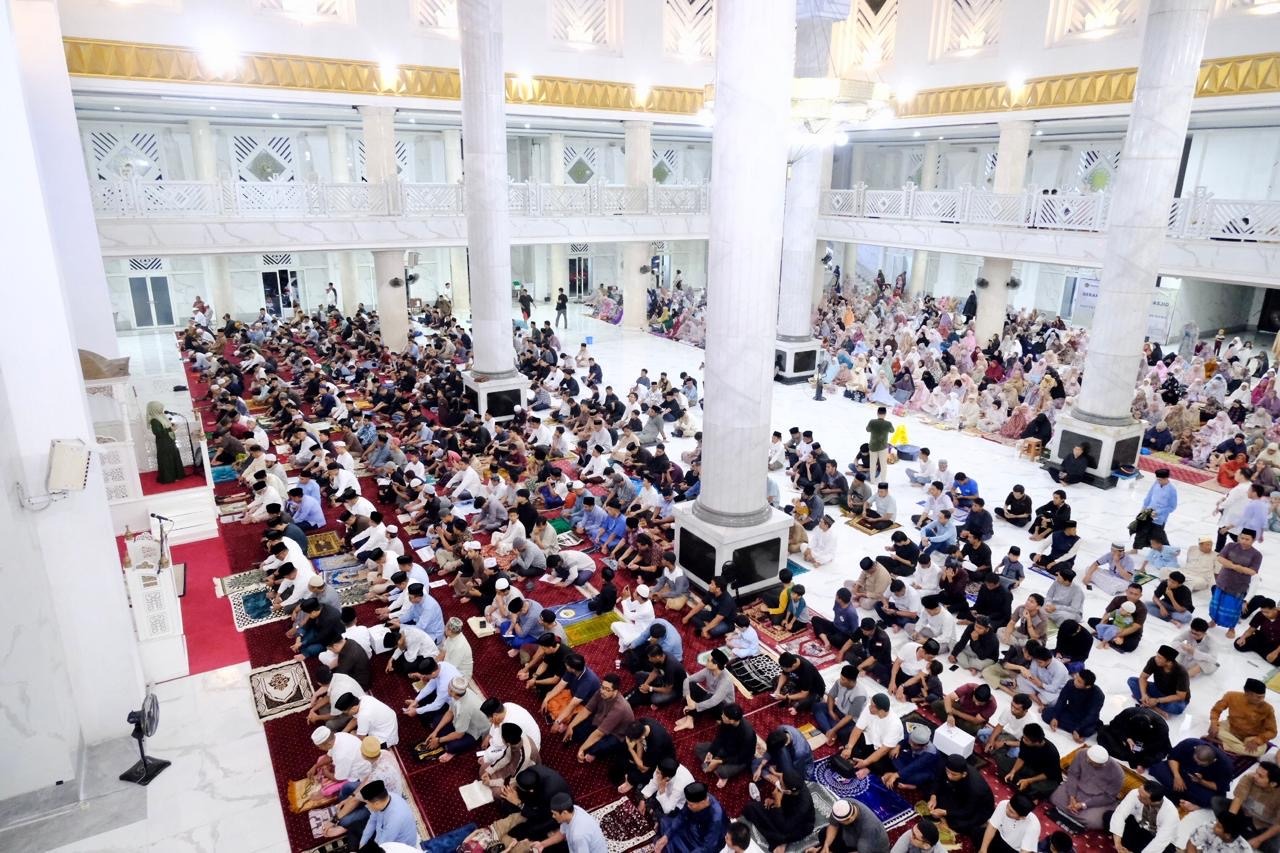 Tarawih Pertama, Bupati Talenrang Ajak Masyarakat Perkuat Semangat Gowa Bersama