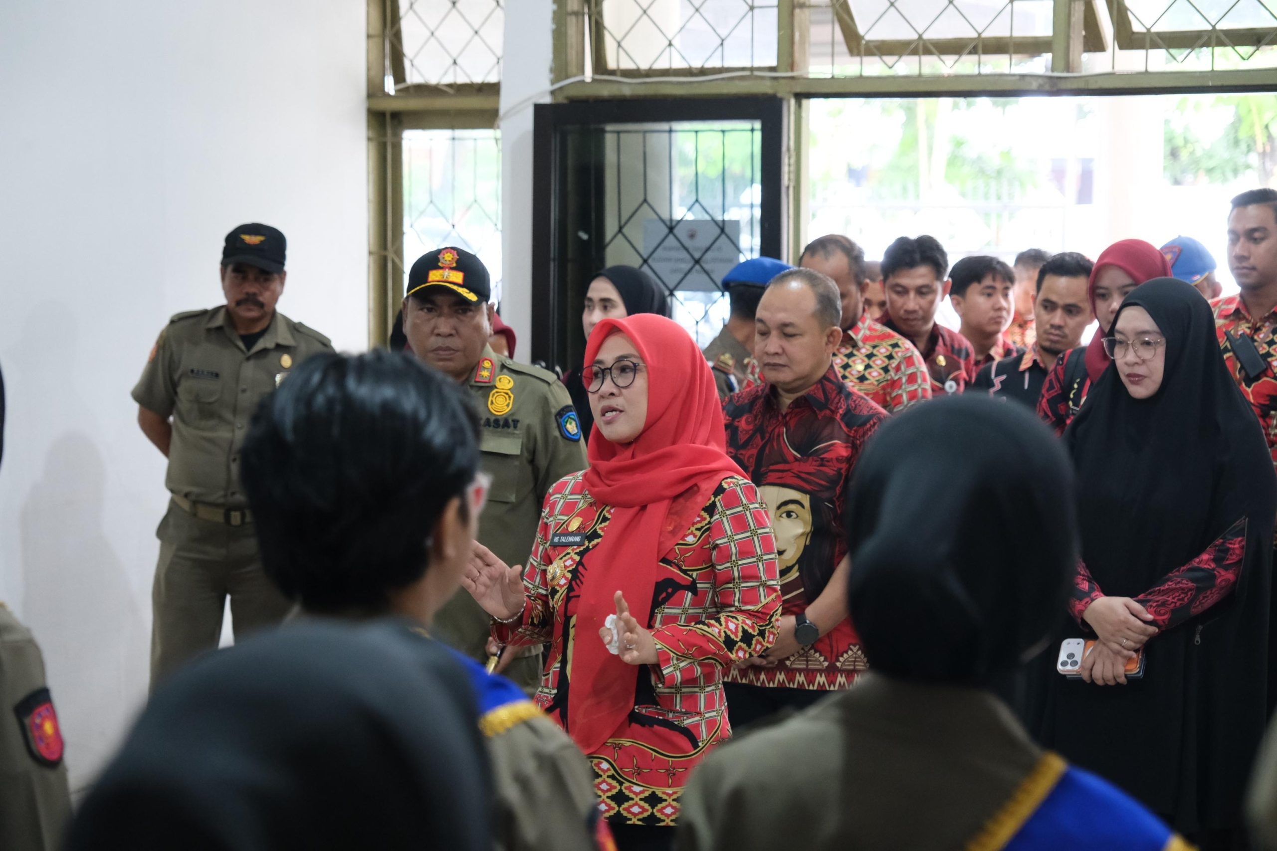 Bupati Gowa Minta Penertiban Reklame Dilakukan Secara Humanis dan Edukatif