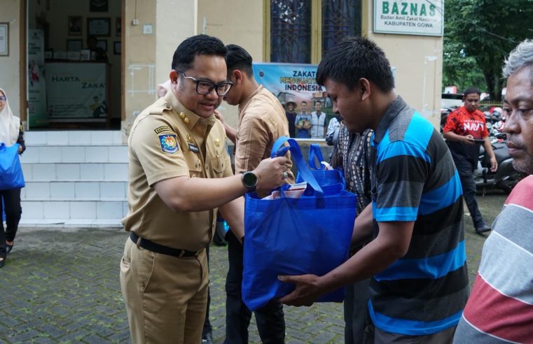 Wabup Gowa Salurkan Paket Sembako Ke Guru Honorer