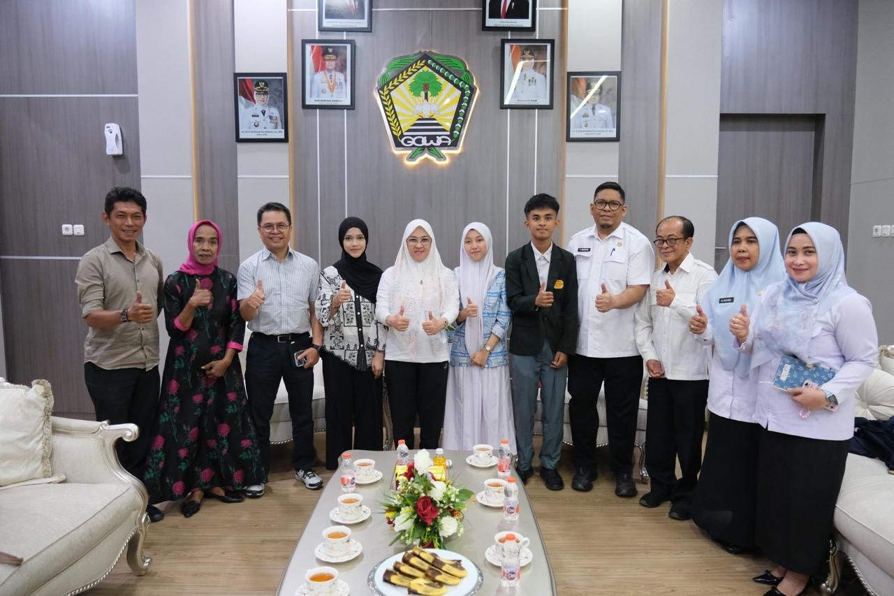Percepat Peningkatan Kualitas SDM, Pemkab Gowa Berangkatkan Tiga Pelajar Terbaik ke Universitas Sampoerna