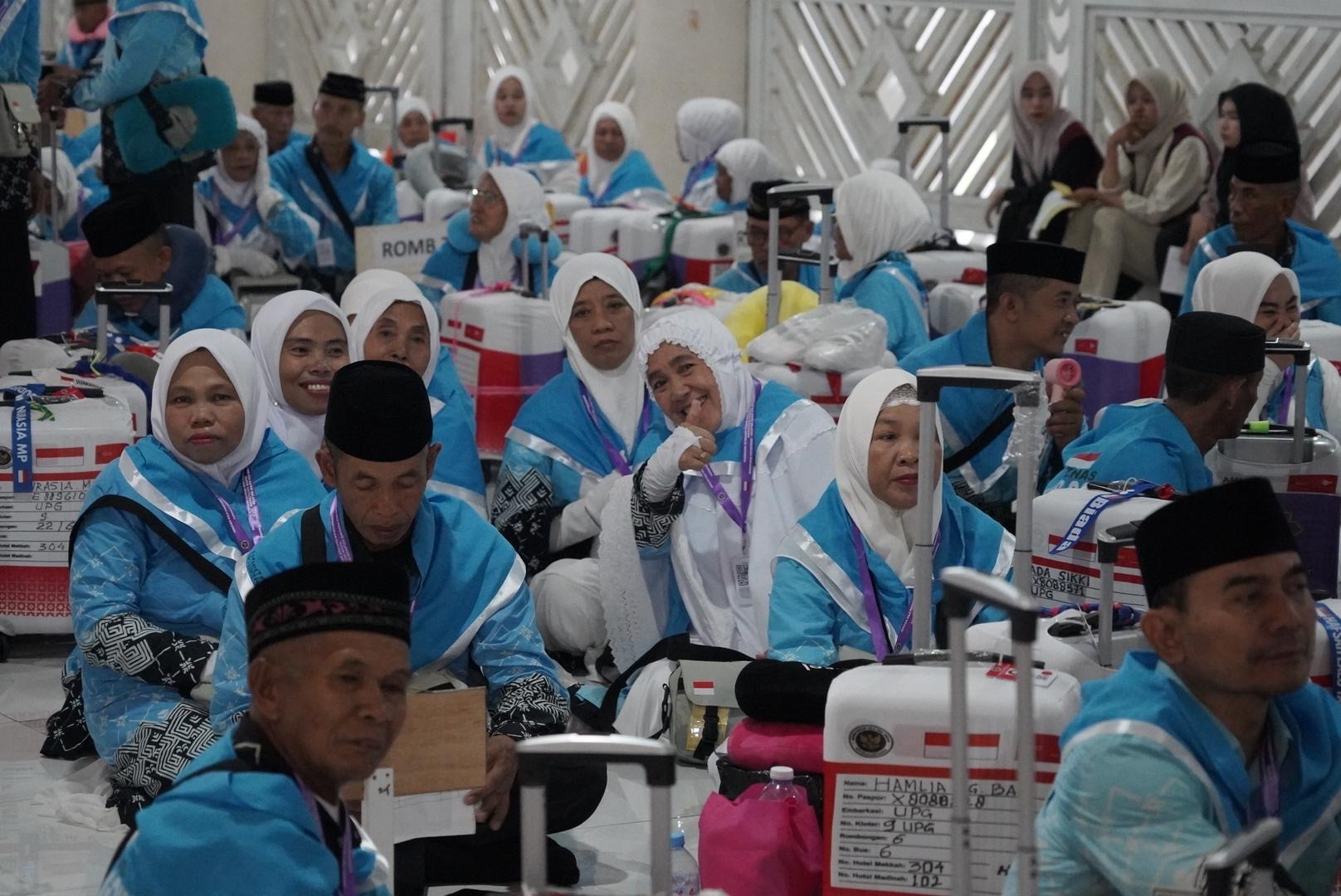 Lepas 343 JCH, Wabup Gowa Ingatkan Jamaah Jaga Kesehatan dan Kekompakan