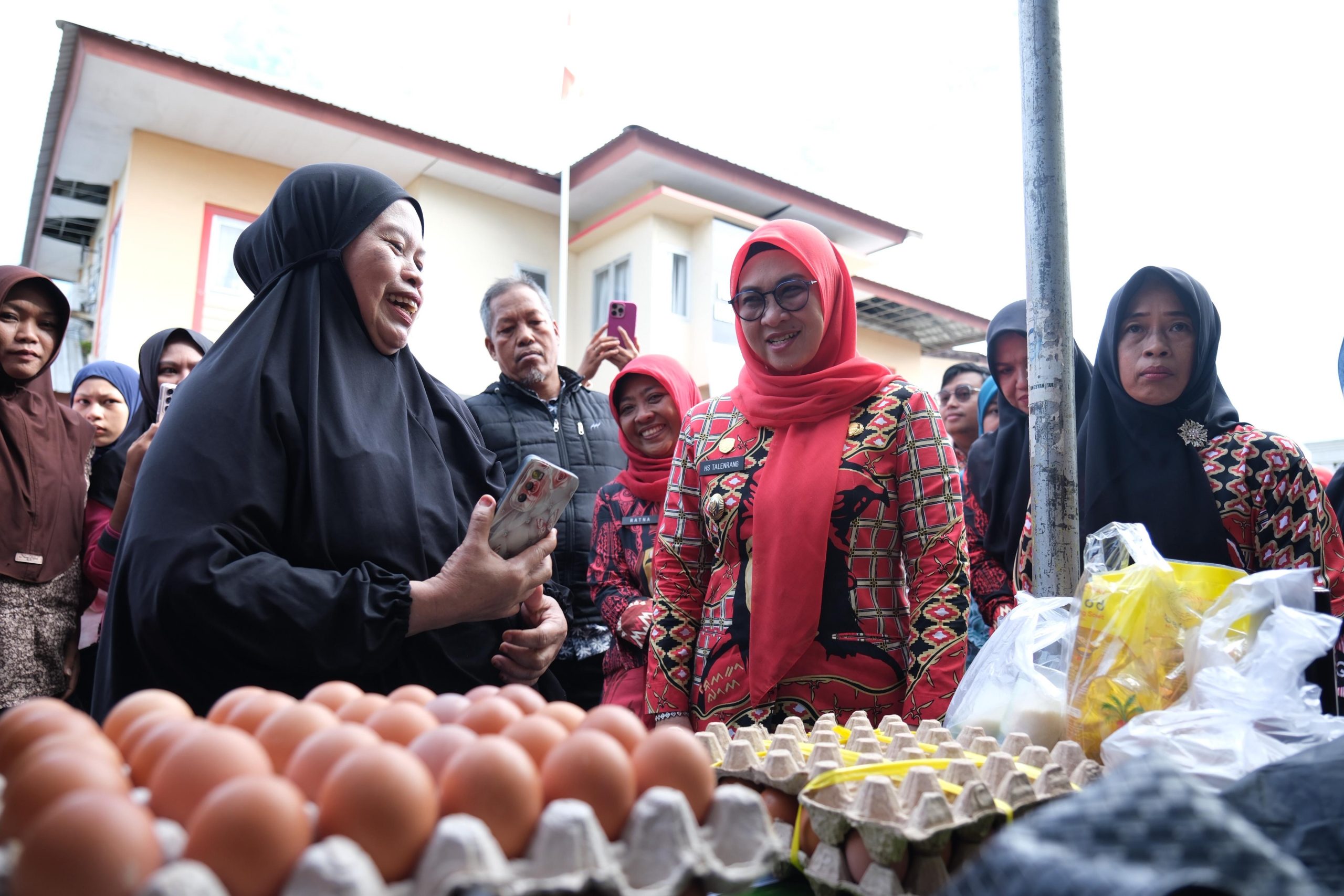 Tinjau Pasar Murah, Bupati Gowa Sebut Upaya Pemerintah Tekan Harga Pangan Jelang Iduladha